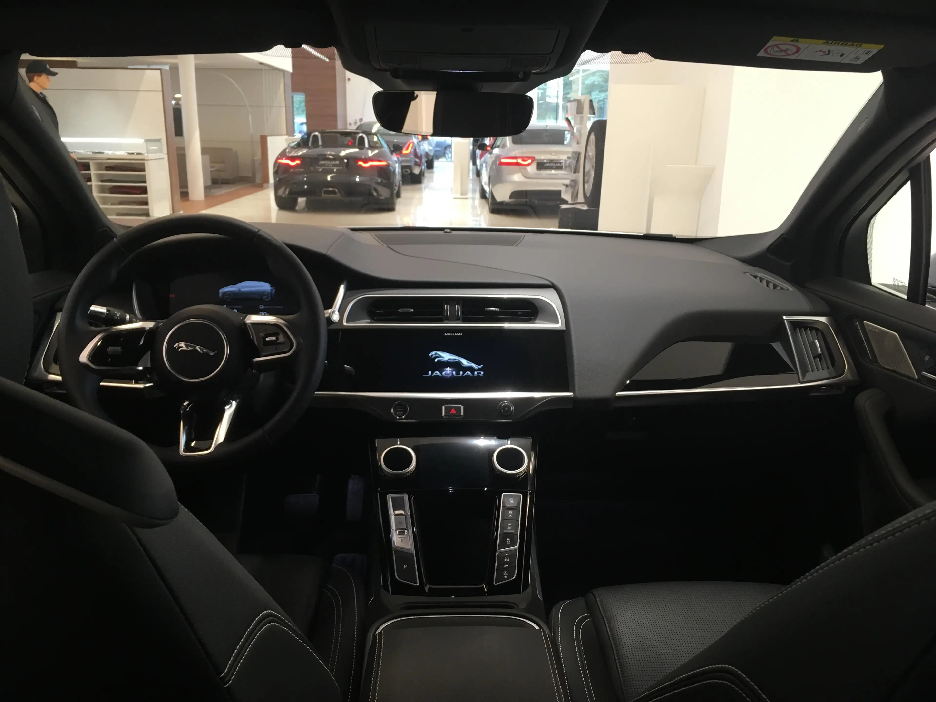 Jaguar I-Pace SE awd — photo 7