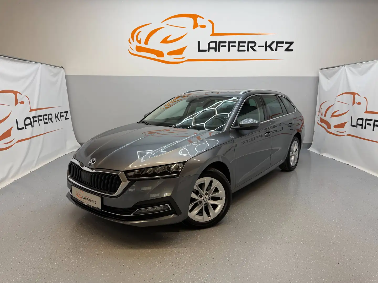 Skoda Octavia Style 2,0 TDI DSG SITZHZG MASSAGE TEMP PDC AHK Grau - 1