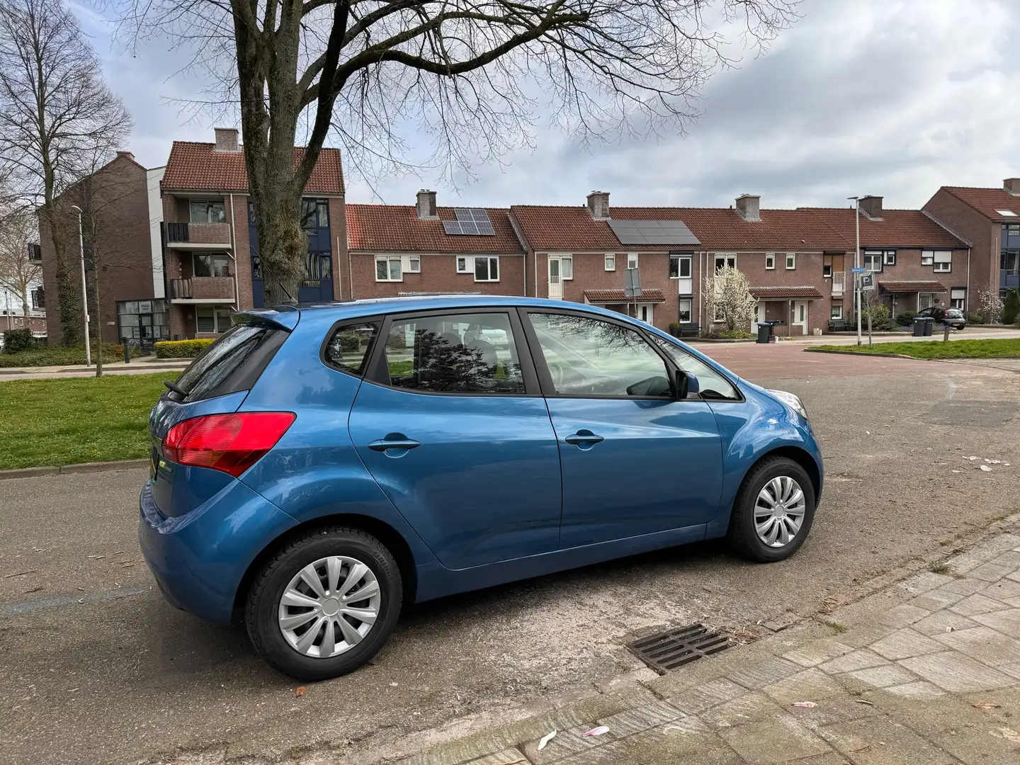 Kia Venga 1.4 CVVT X-ecutive Blauw - 2