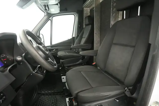 Mercedes-Benz Sprinter view 9