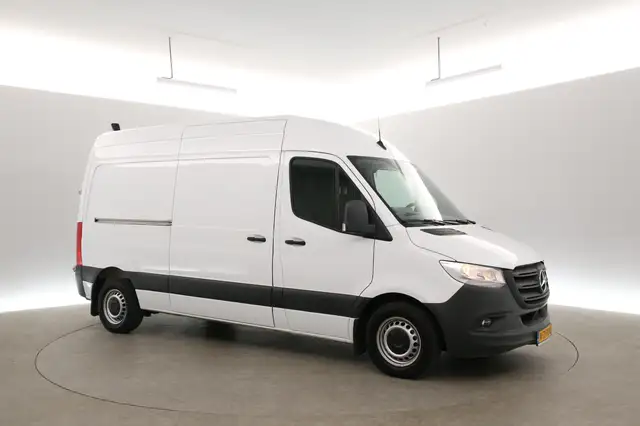 Mercedes-Benz Sprinter view 6
