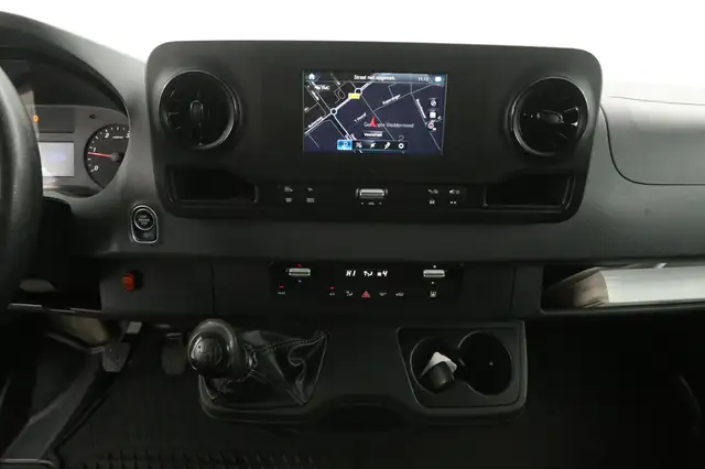 Mercedes-Benz Sprinter view 11