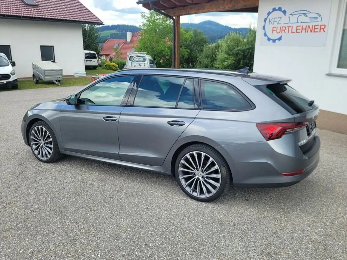 Skoda Octavia Combi Style 4x4 Grau - 2