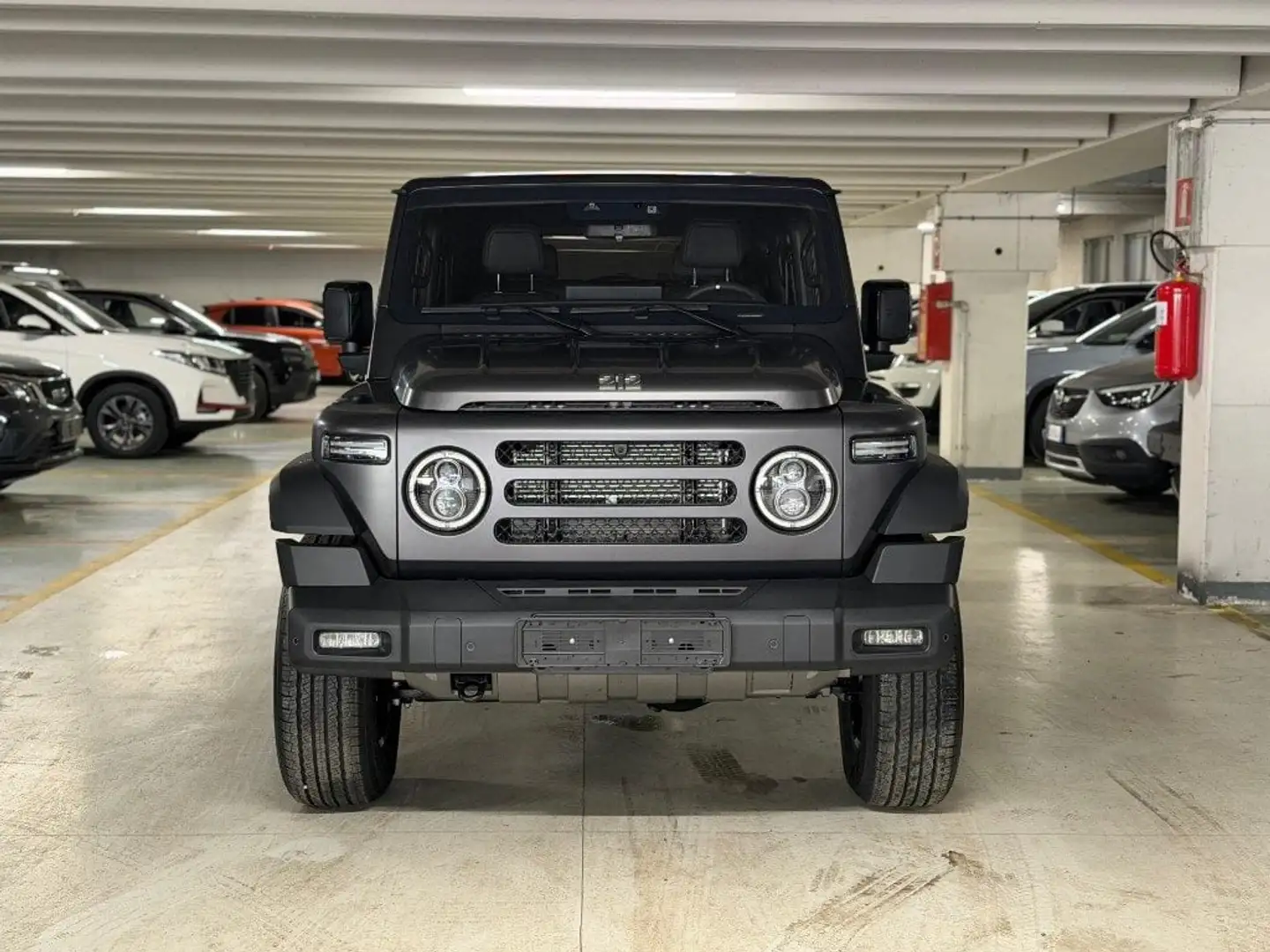 EMC 212 2.0 TGDI 8AT 4WD Adventurer Grau - 2
