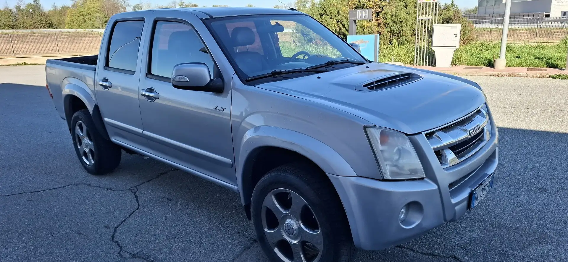 Isuzu D-Max 3.0 td cr space LS Super auto Szürke - 2