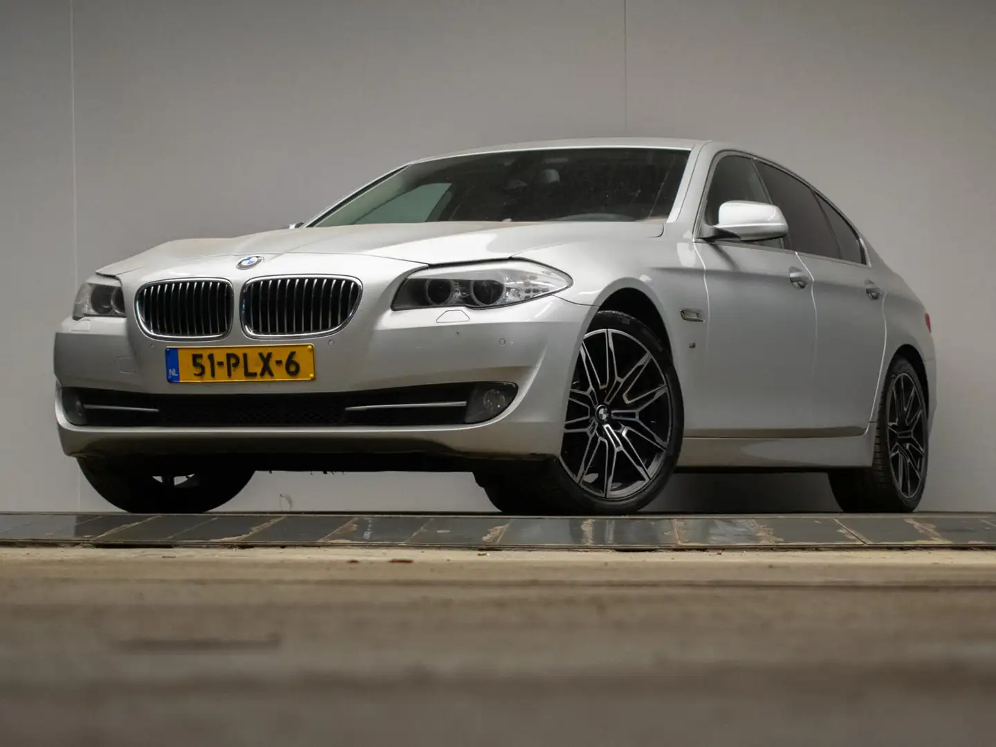 BMW 523 5-serie 523i High Executive Sport (NAVI,CRUISE,STO Grijs - 2