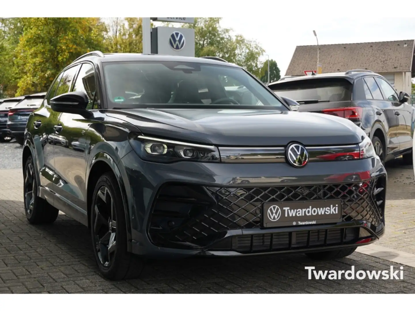 Volkswagen Tiguan 1.5 eTSI R-Line Matrix Pano HUD Keyless Grau - 1