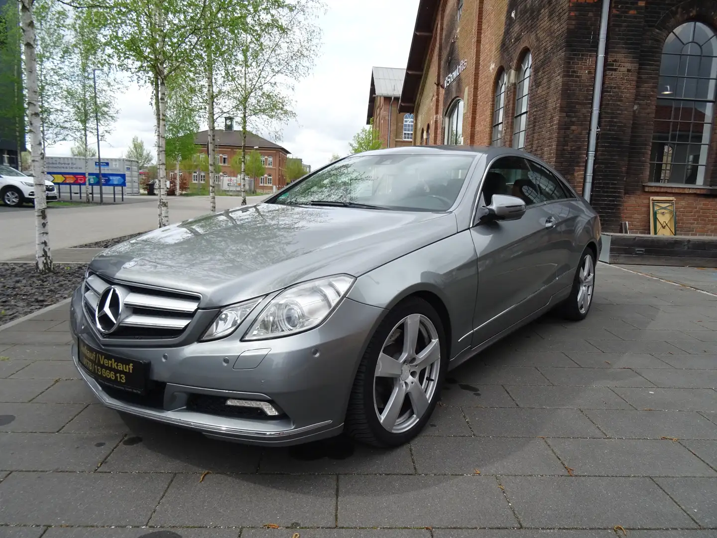 Mercedes-Benz E 500 E 500 Coupe V8-Top Ausstattung-2.Hand-Bi-Xenon Stříbrná - 1