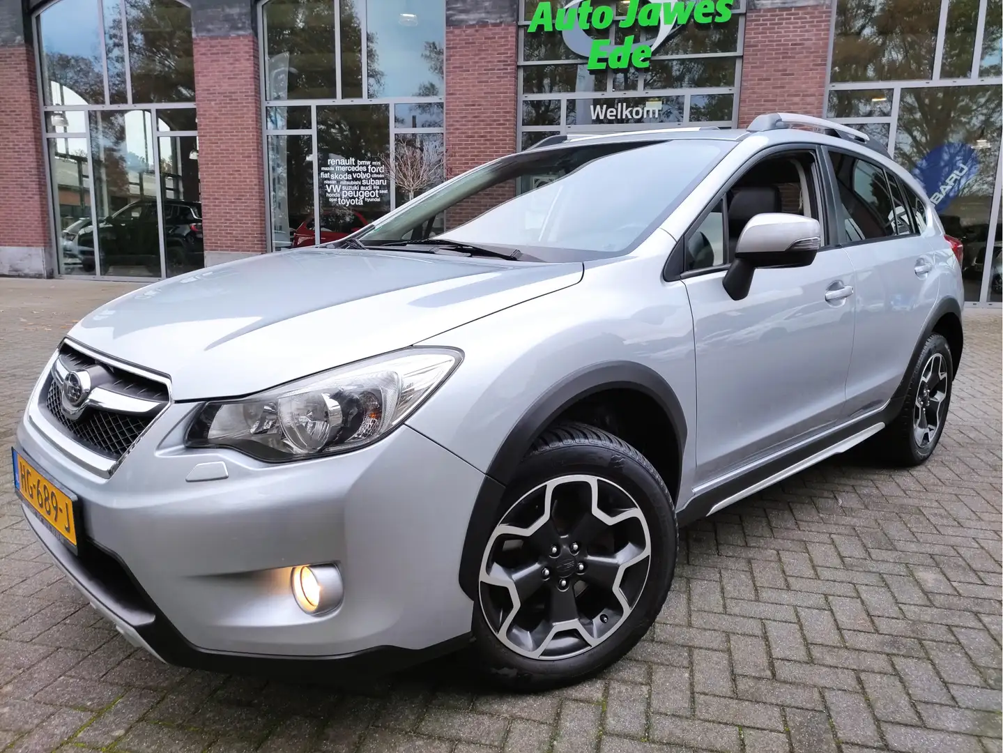 Subaru XV 2.0i Premium AWD Automaat Afn.trekhaak - Navigatie Grijs - 2