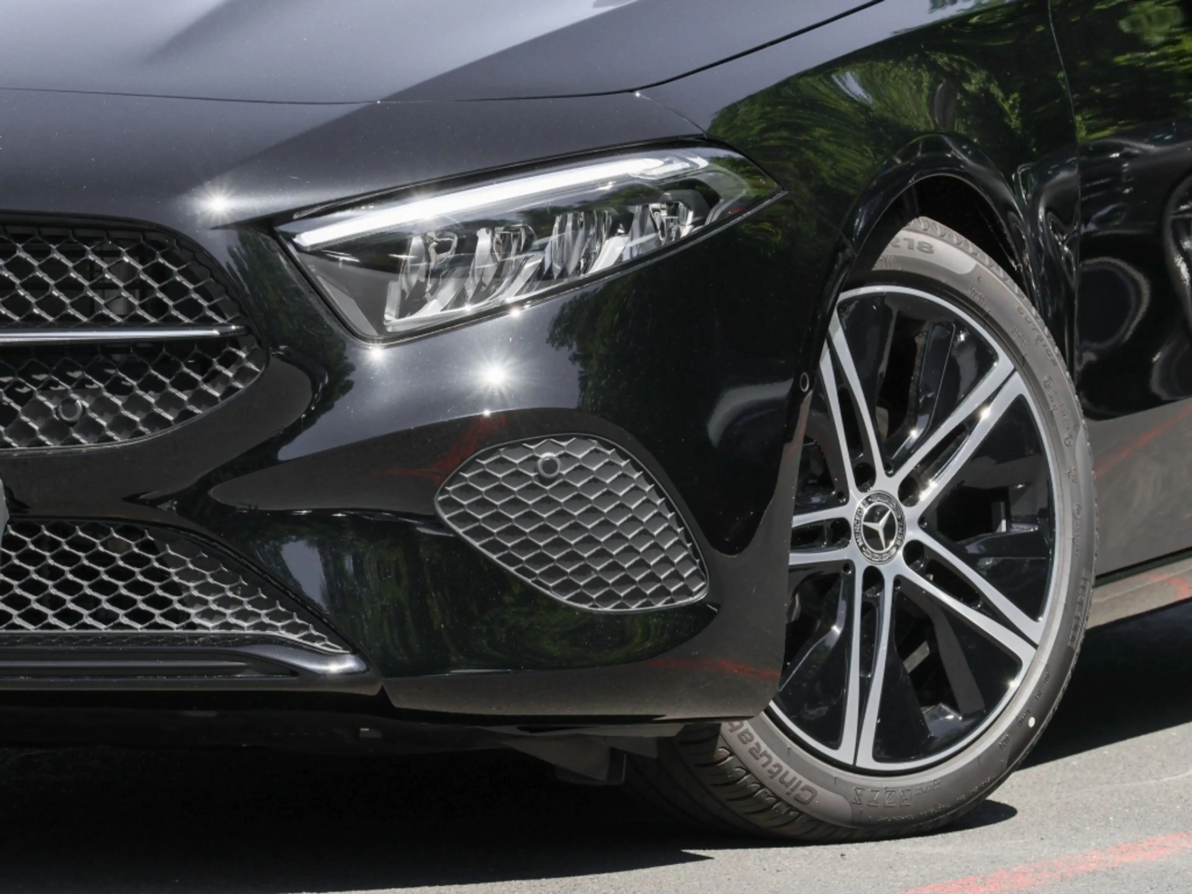 Mercedes-Benz A 200 Limousine Pano+Progressive+Distr+Night+AHK — photo 6