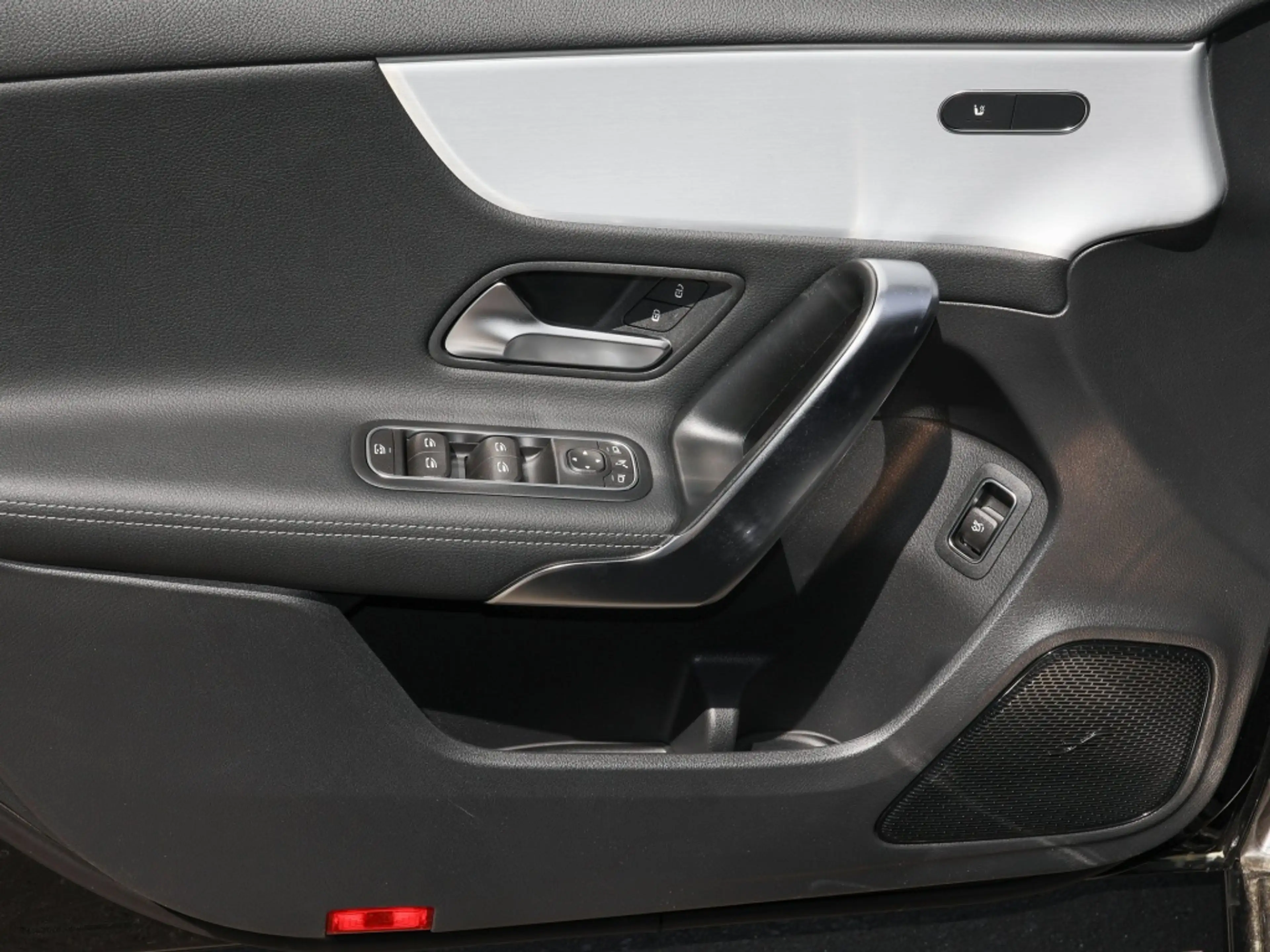 Mercedes-Benz A 200 Limousine Pano+Progressive+Distr+Night+AHK — photo 12