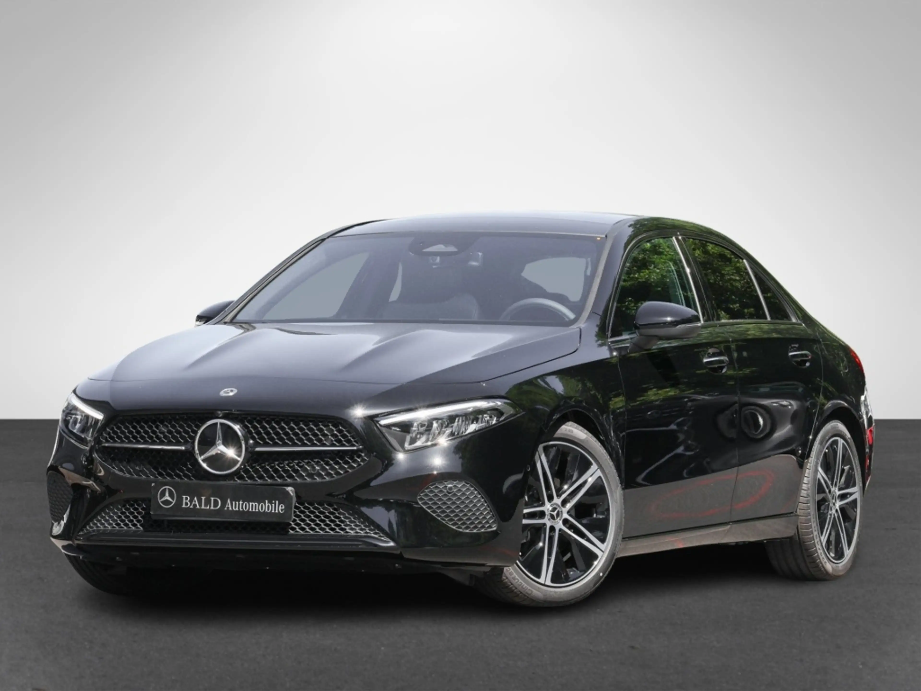 Mercedes-Benz A 200 Limousine Pano+Progressive+Distr+Night+AHK — photo 2