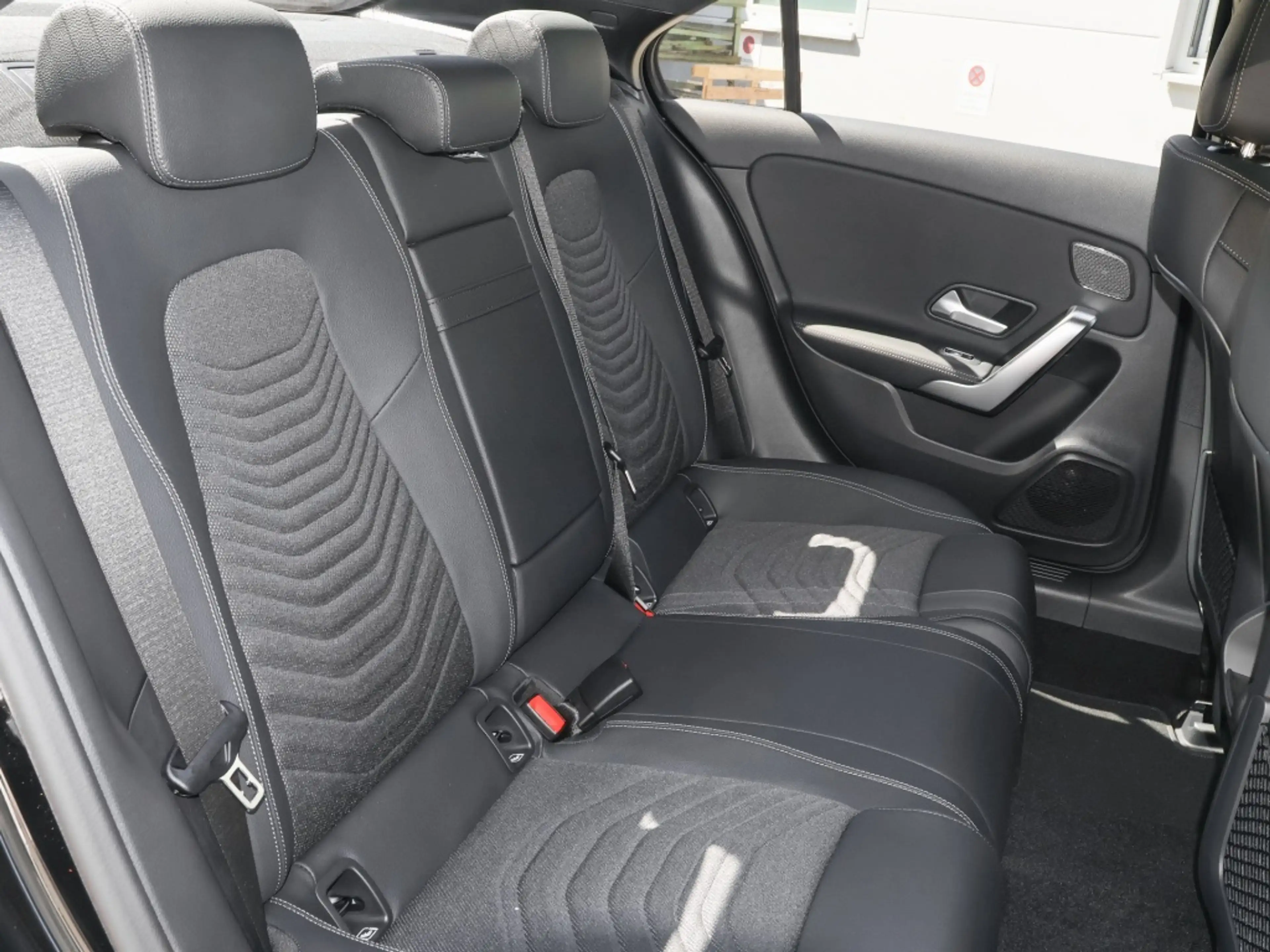 Mercedes-Benz A 200 Limousine Pano+Progressive+Distr+Night+AHK — photo 7