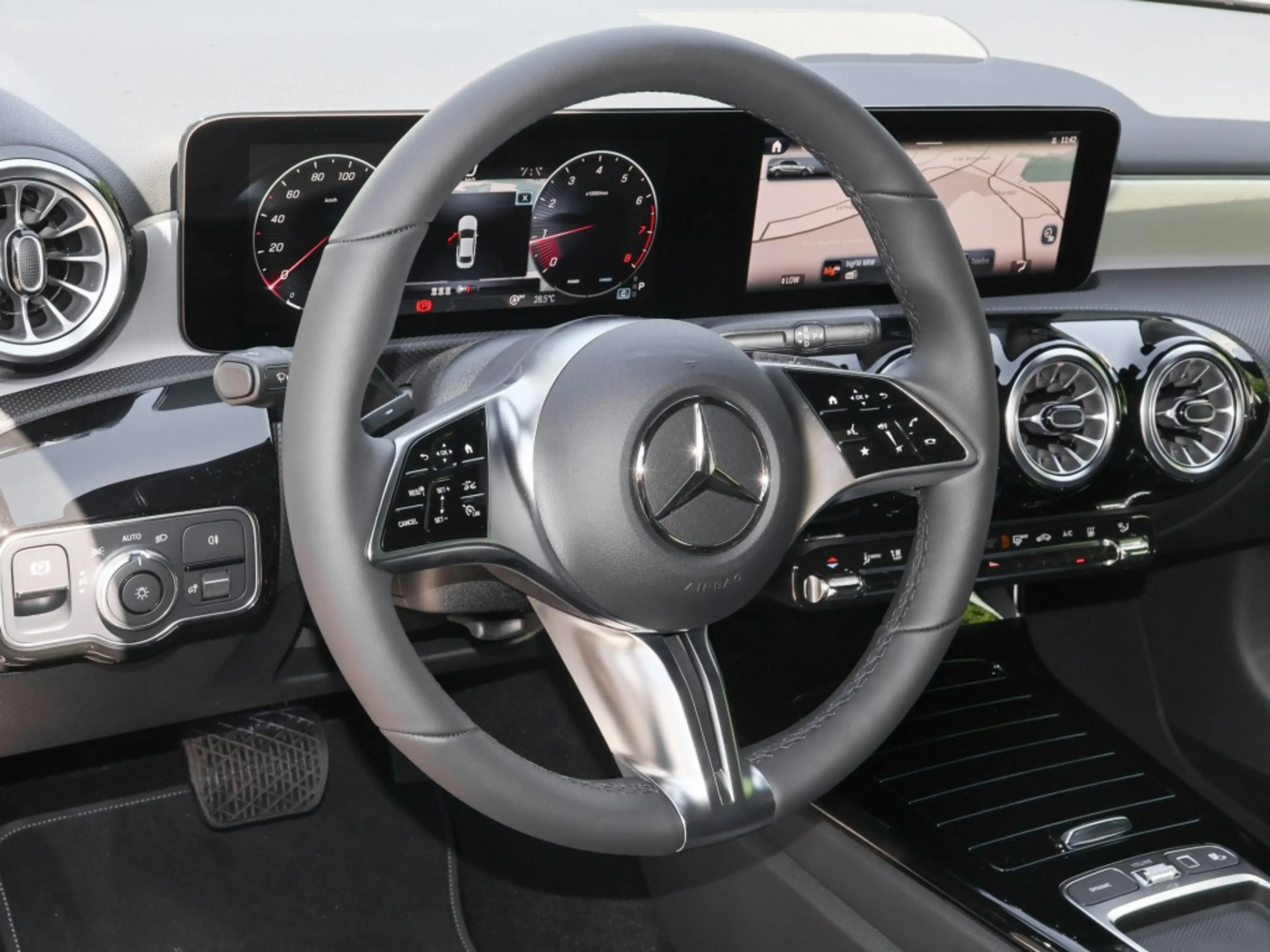 Mercedes-Benz A 200 Limousine Pano+Progressive+Distr+Night+AHK — photo 11