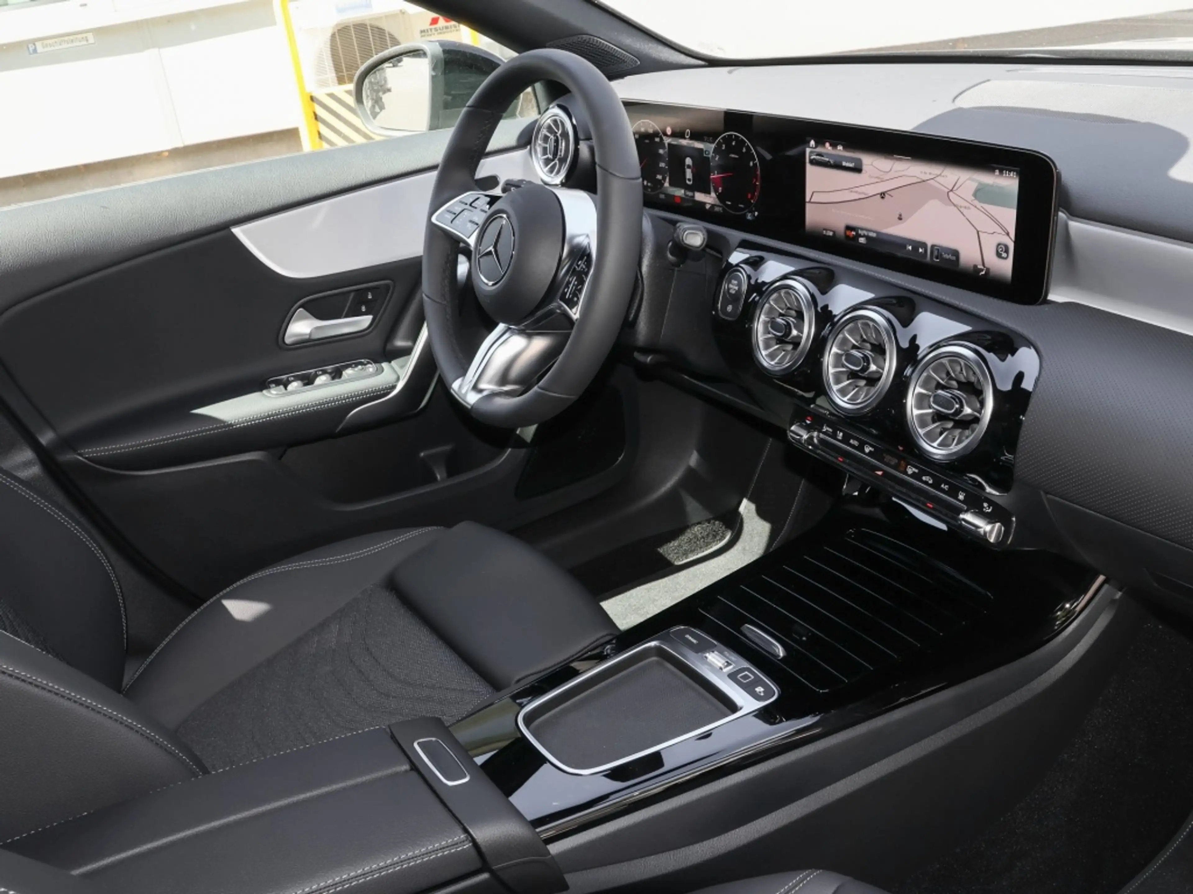 Mercedes-Benz A 200 Limousine Pano+Progressive+Distr+Night+AHK — photo 4