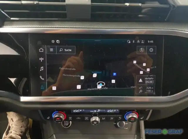 Audi Q3 view 8