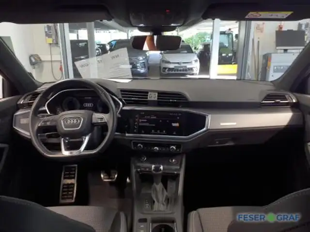 Audi Q3 view 7