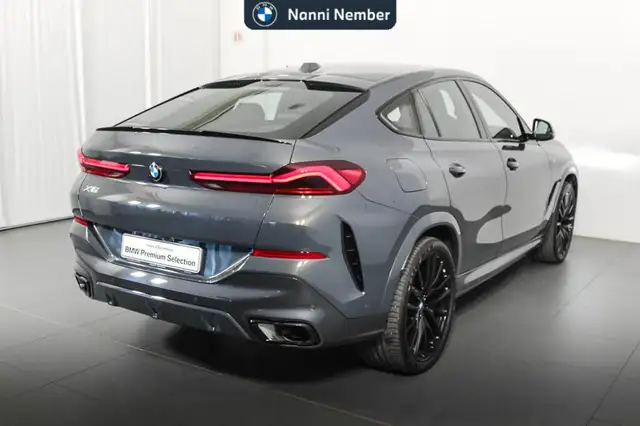 BMW X6 view 3