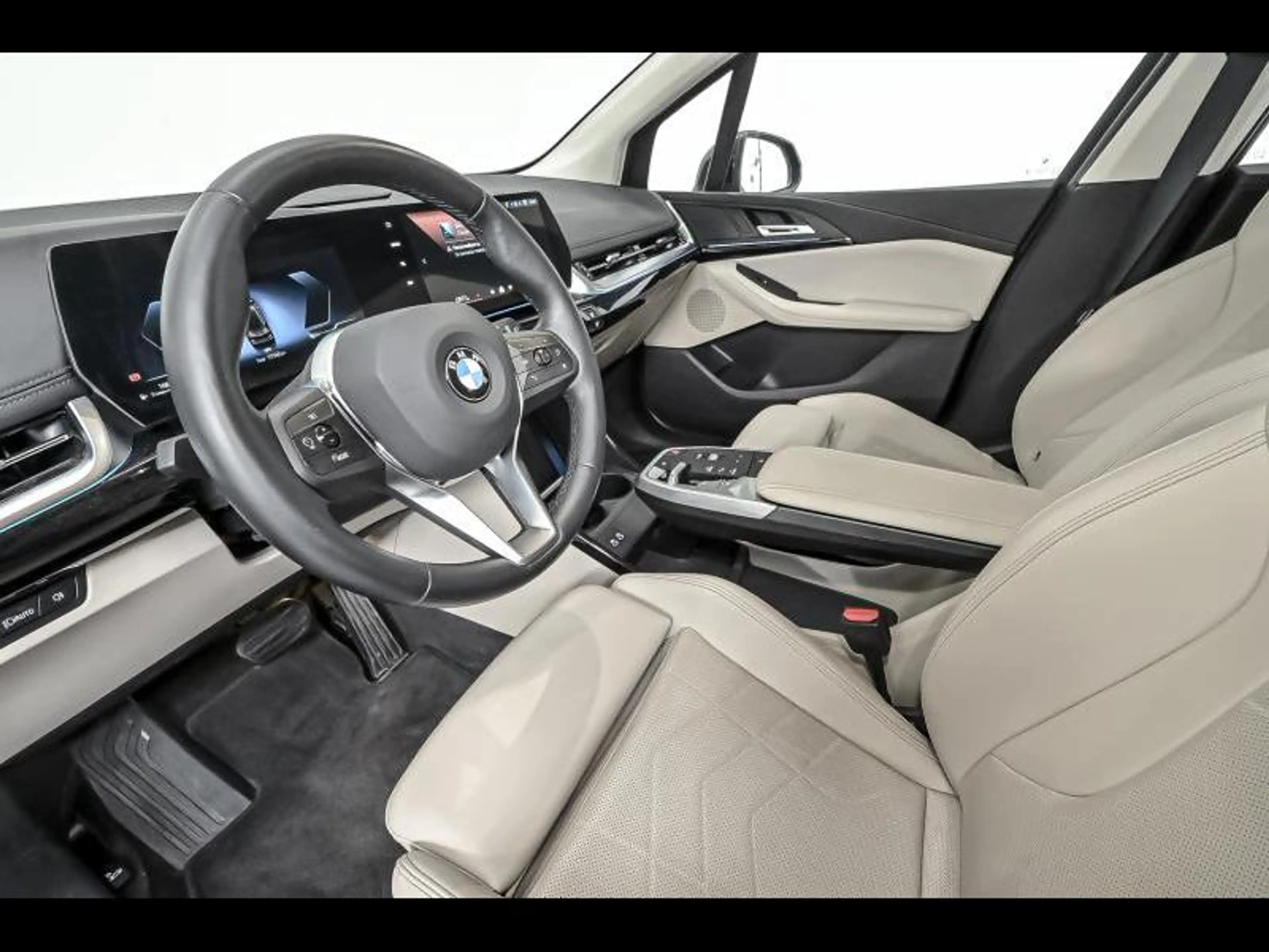 BMW 216 i LuxuryLine - Comfort|Carplay|Cam — photo 6