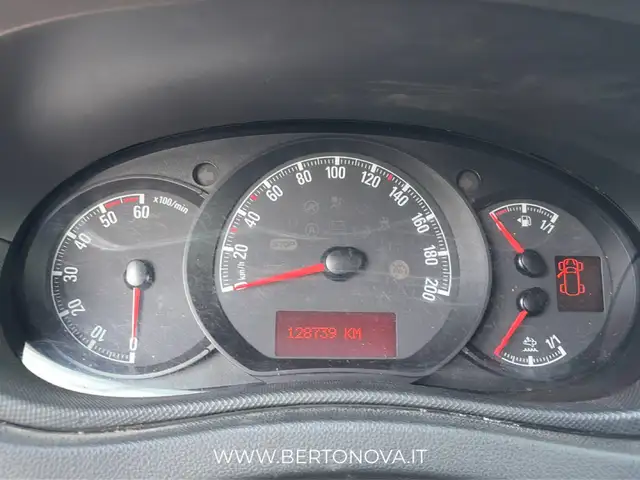 Opel Movano view 13