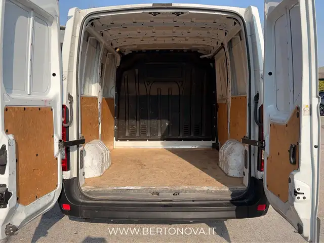 Opel Movano view 7