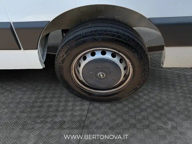 Opel Movano view 5