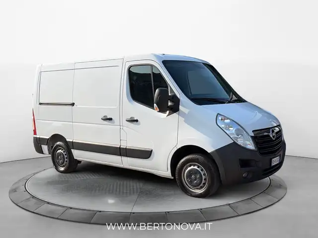 Opel Movano view 3
