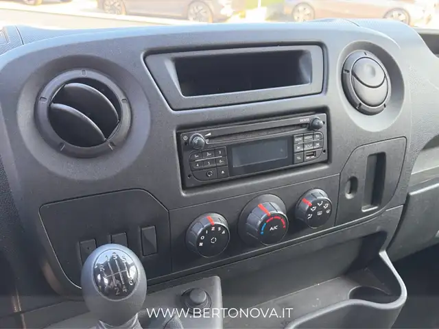 Opel Movano view 14