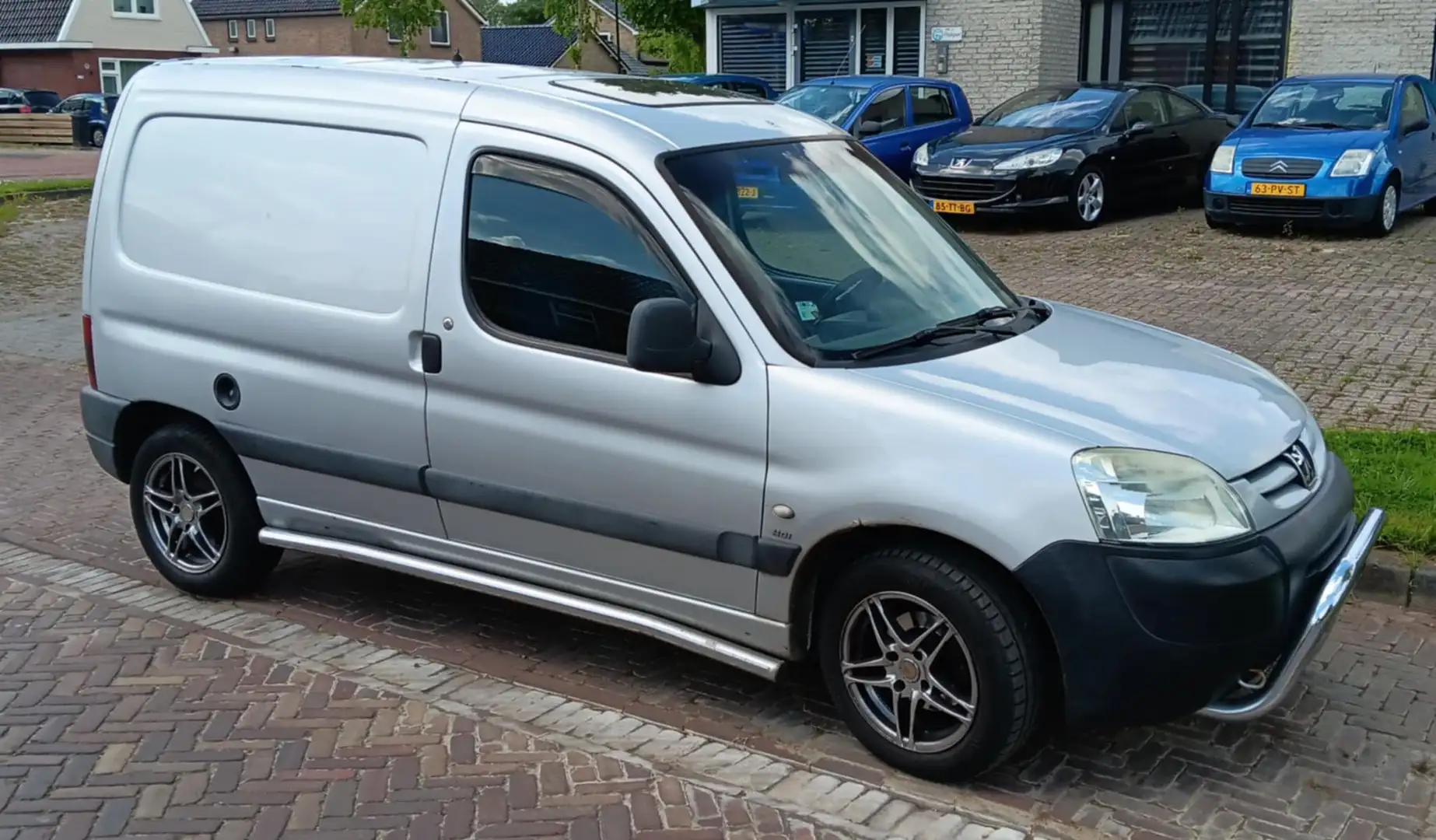 Peugeot Partner Partner 2.0 HDI Avant. Zilver - 2