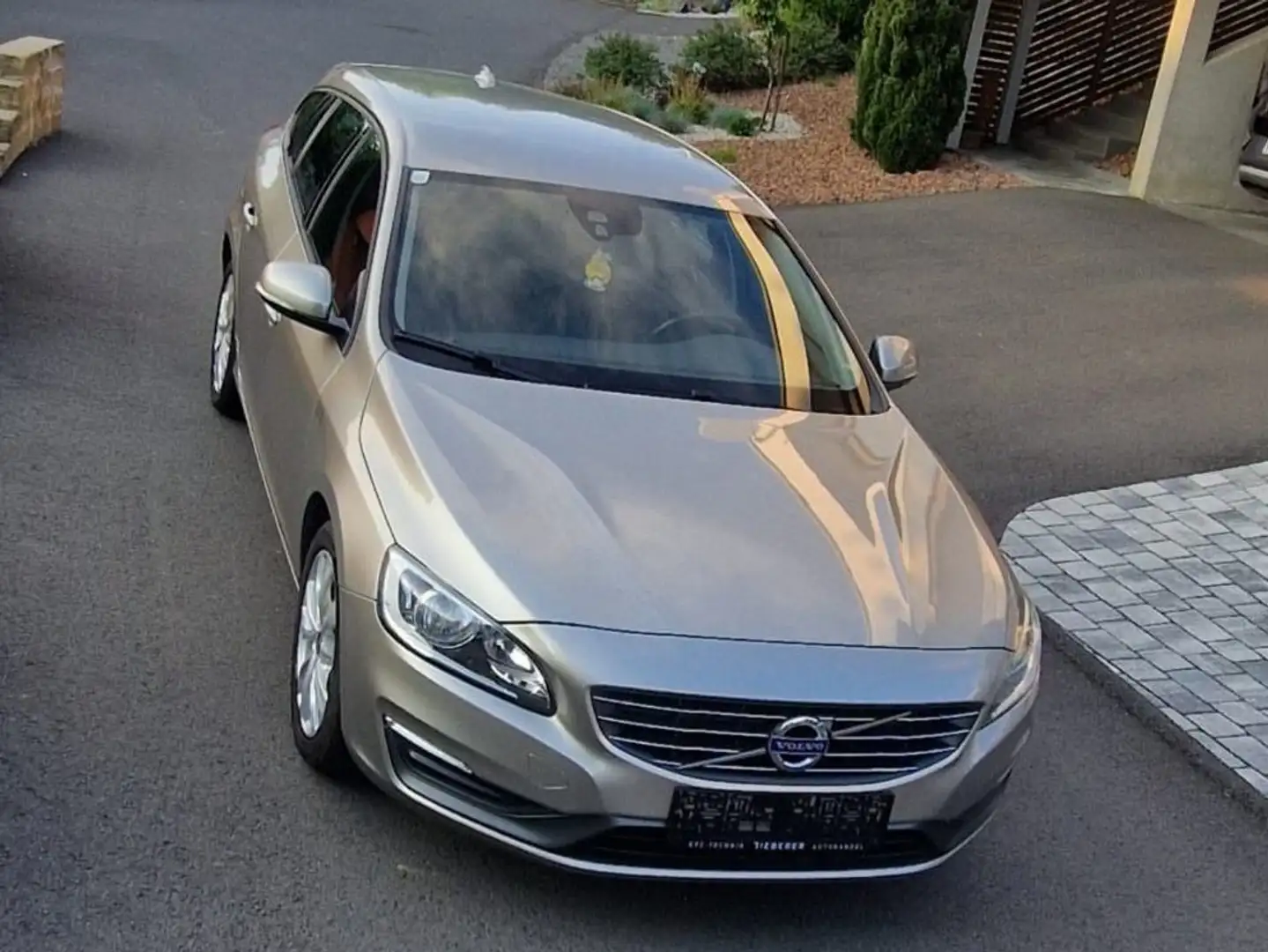 Volvo V60 V60 D2 Momentum Momentum Šedá - 1