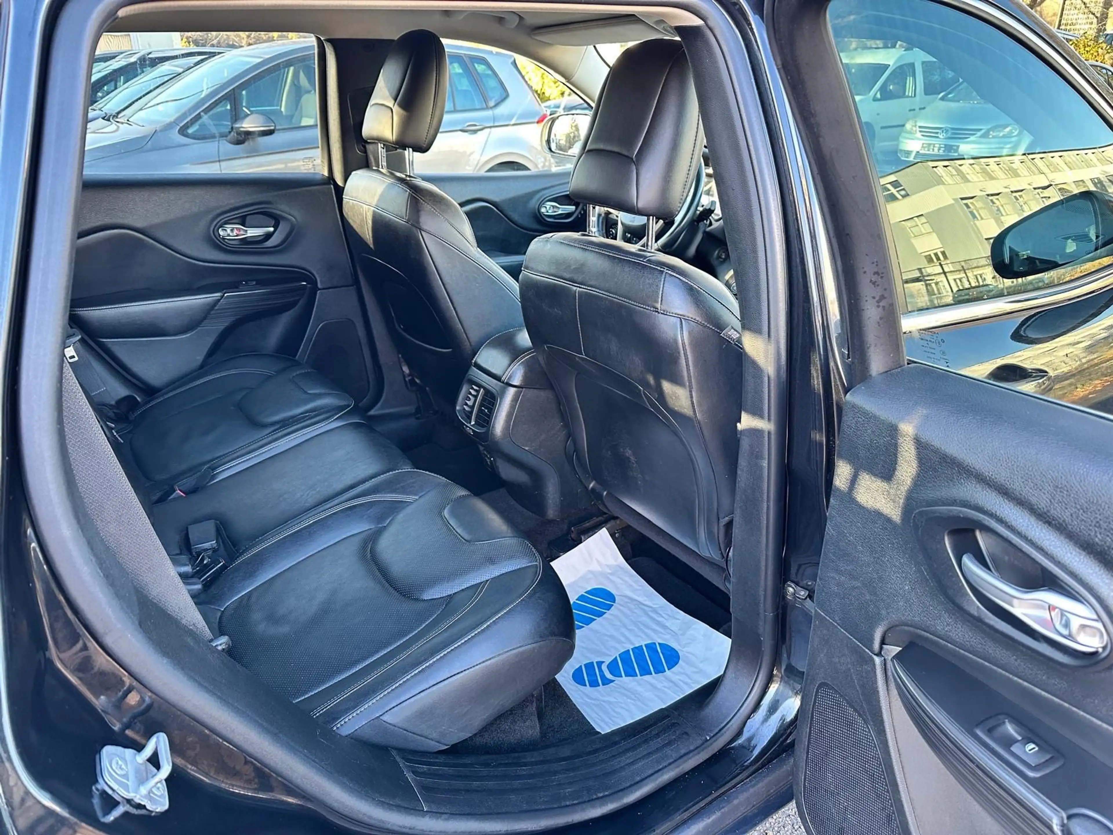 Jeep Cherokee Limited 4WD — photo 11
