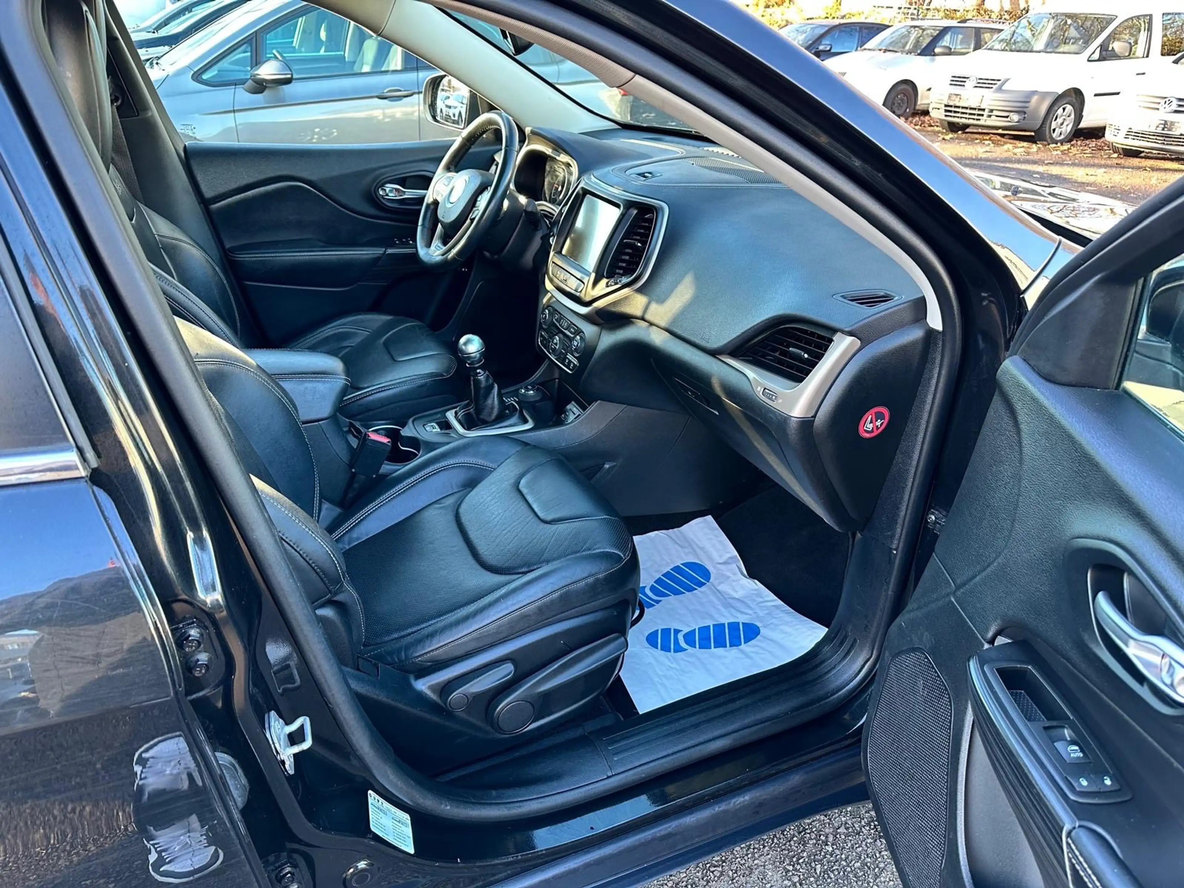 Jeep Cherokee Limited 4WD — photo 10