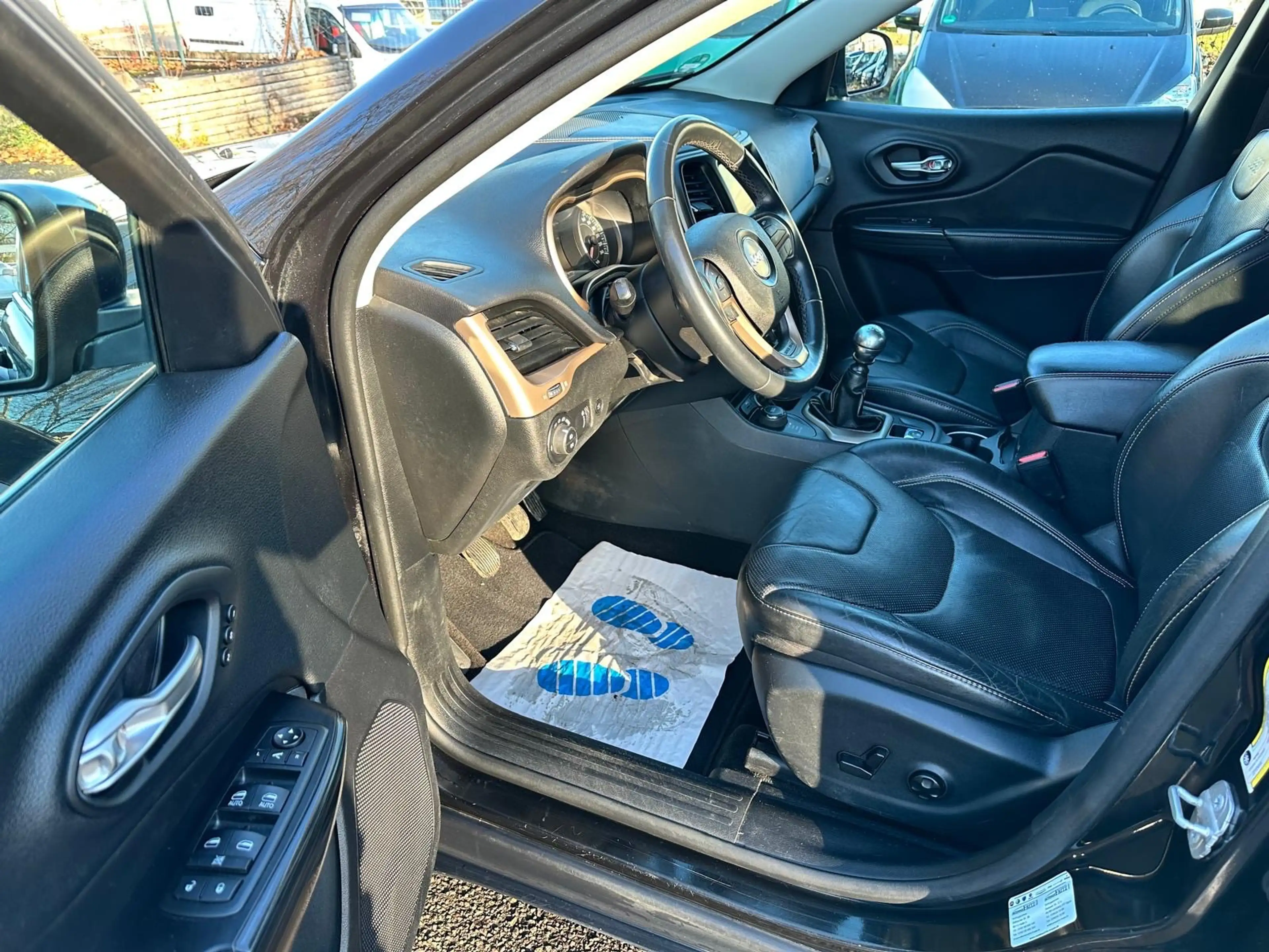 Jeep Cherokee Limited 4WD — photo 8