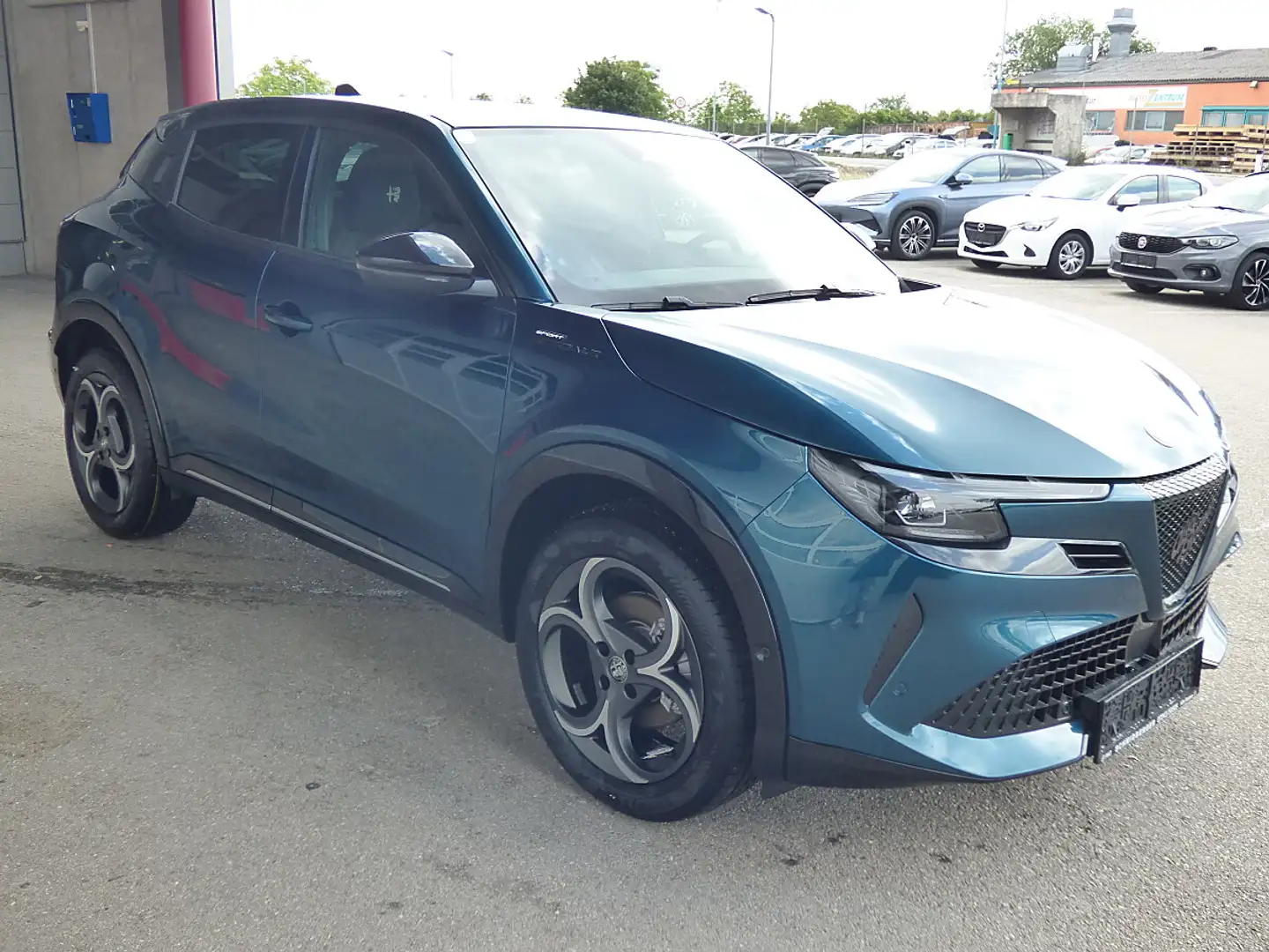 Alfa Romeo Junior Ibrida Sport Speciale 1.2 MHEV e-DCT6 Blau - 2