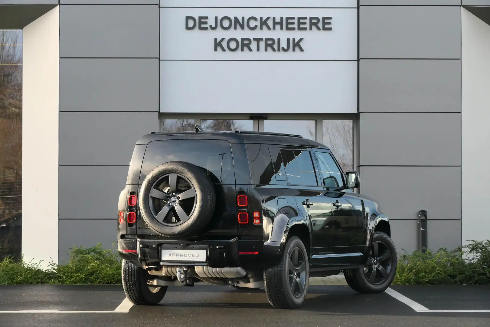 Land Rover Defender - 110 D200 X-Dynamic SE Auto Noir - 2