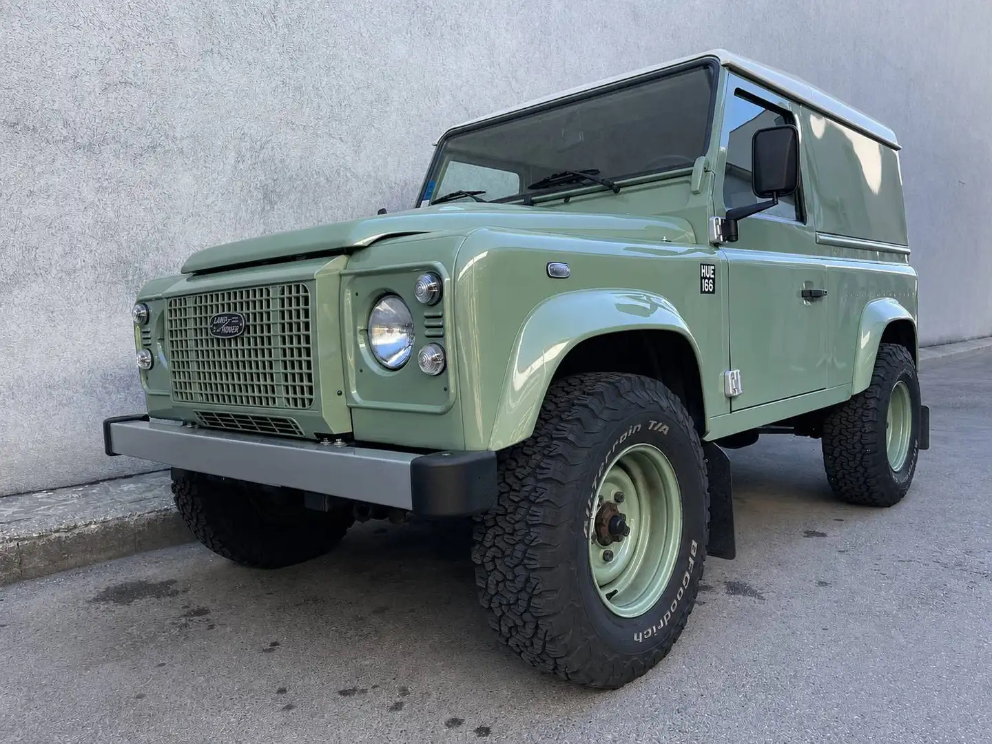 Land Rover Defender Defender 90" 2,2 Heritage Sondermodell Grün - 2
