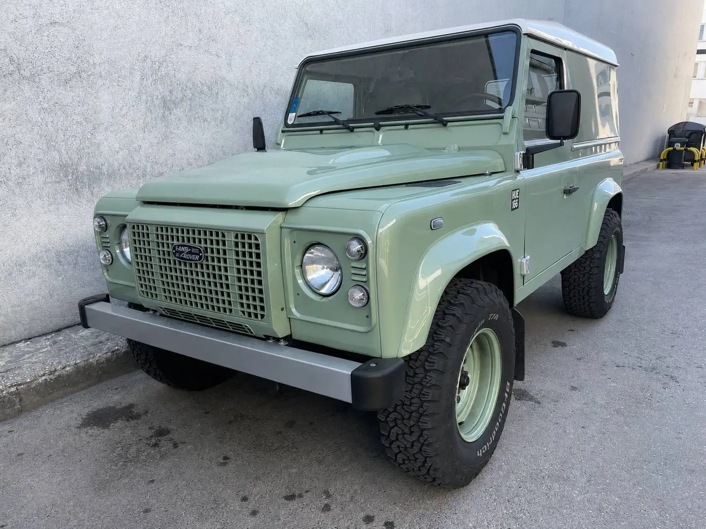Land Rover Defender Defender 90" 2,2 Heritage Sondermodell Grün - 1