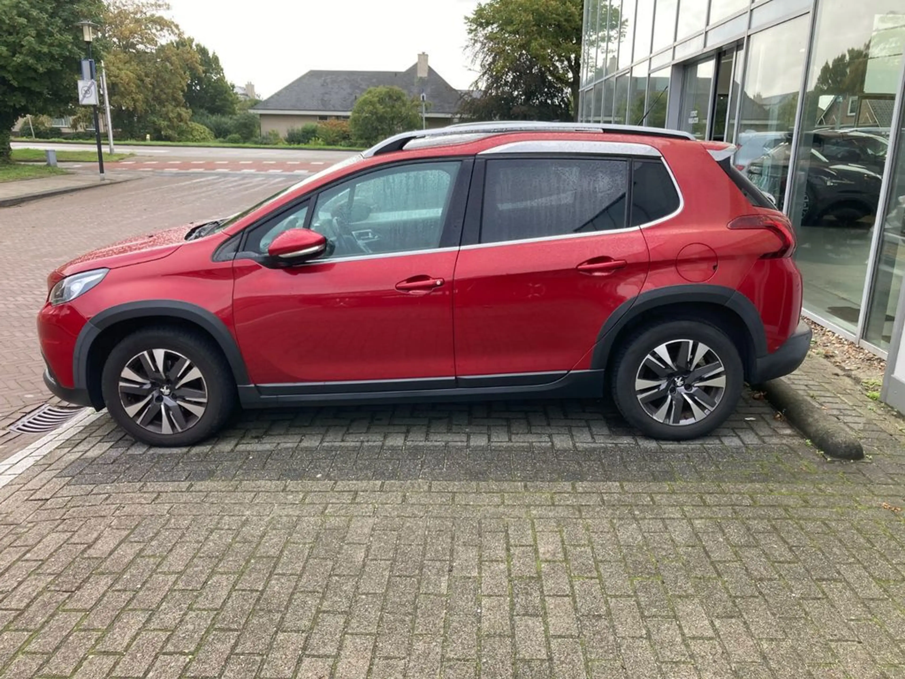 Peugeot 2008 1.2 PureTech Allure Automaat Trekhaak — photo 4