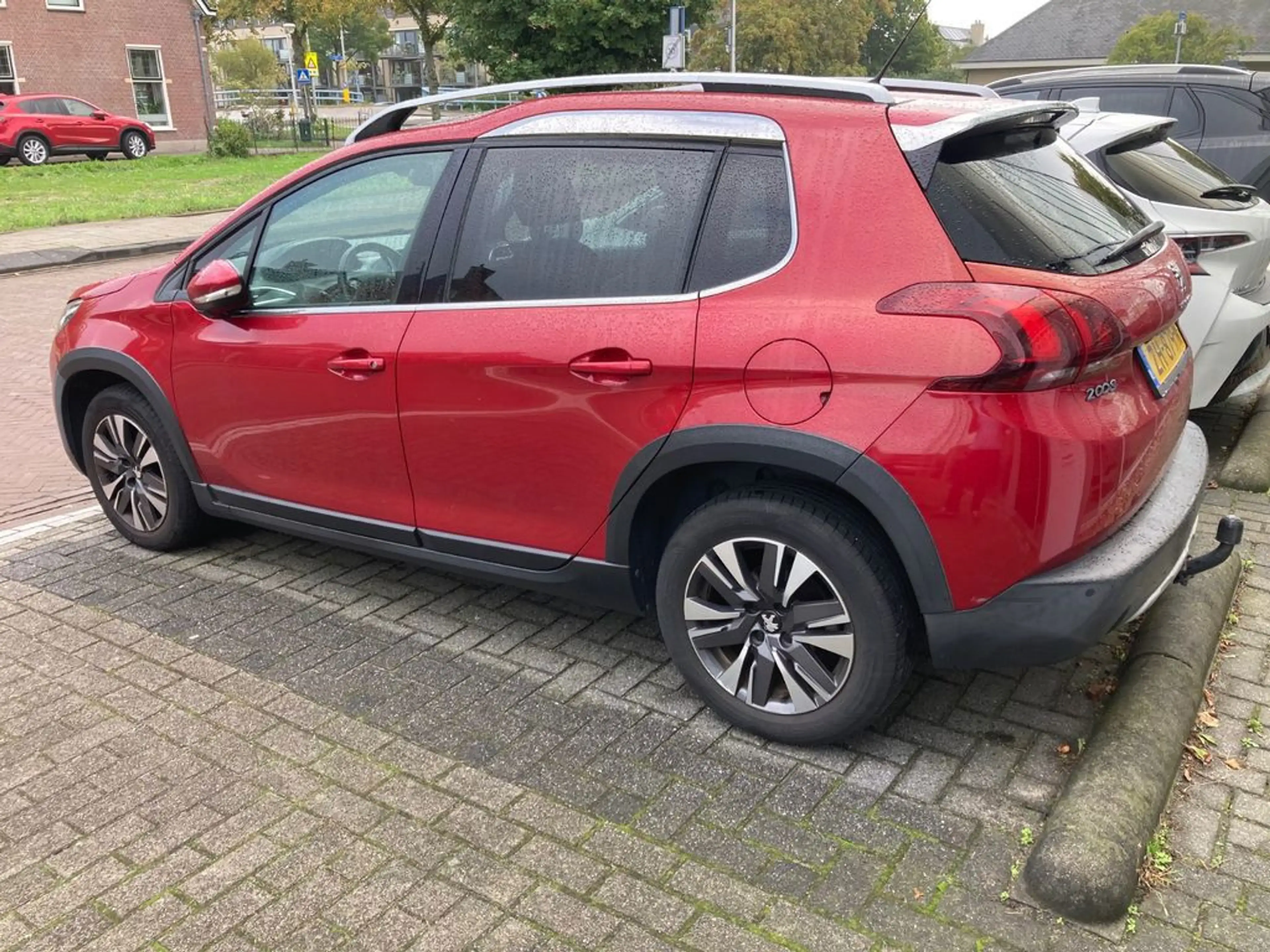 Peugeot 2008 1.2 PureTech Allure Automaat Trekhaak — photo 2