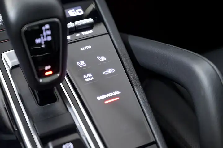Porsche Cayenne Coupé E-Hybrid 3.0 2020, foto 43