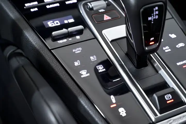 Porsche Cayenne Coupé E-Hybrid 3.0 2020, foto 48