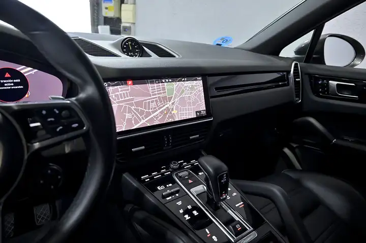 Porsche Cayenne Coupé E-Hybrid 3.0 2020, foto 38