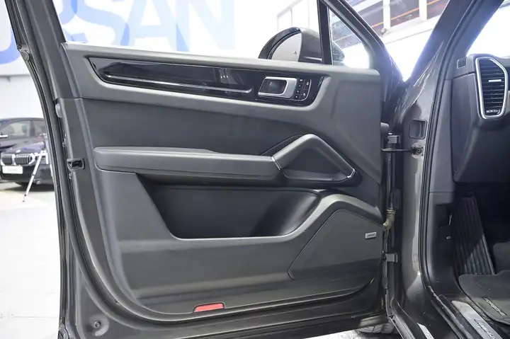 Porsche Cayenne Coupé E-Hybrid 3.0 2020, foto 24