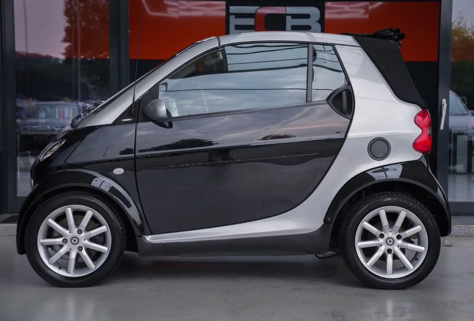 smart forTwo cabrio *Klimaanlage/SHZ/TÜV Neu! Schwarz - 2