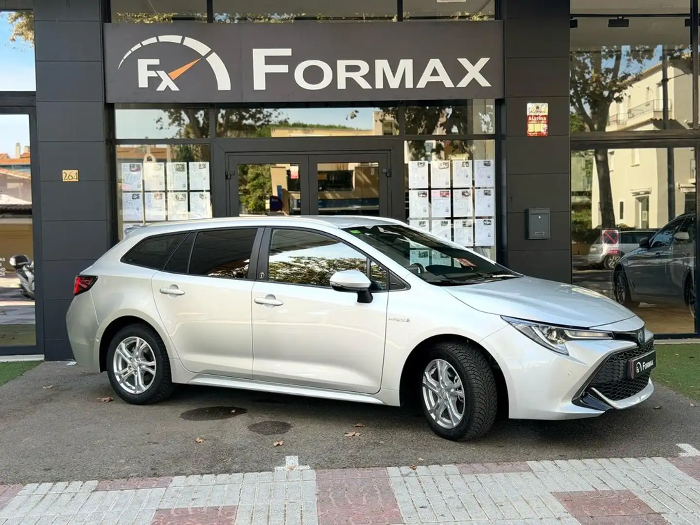 Toyota Corolla 2.0 180H STYLE E-CVT TOURING SPORT Gris - 2