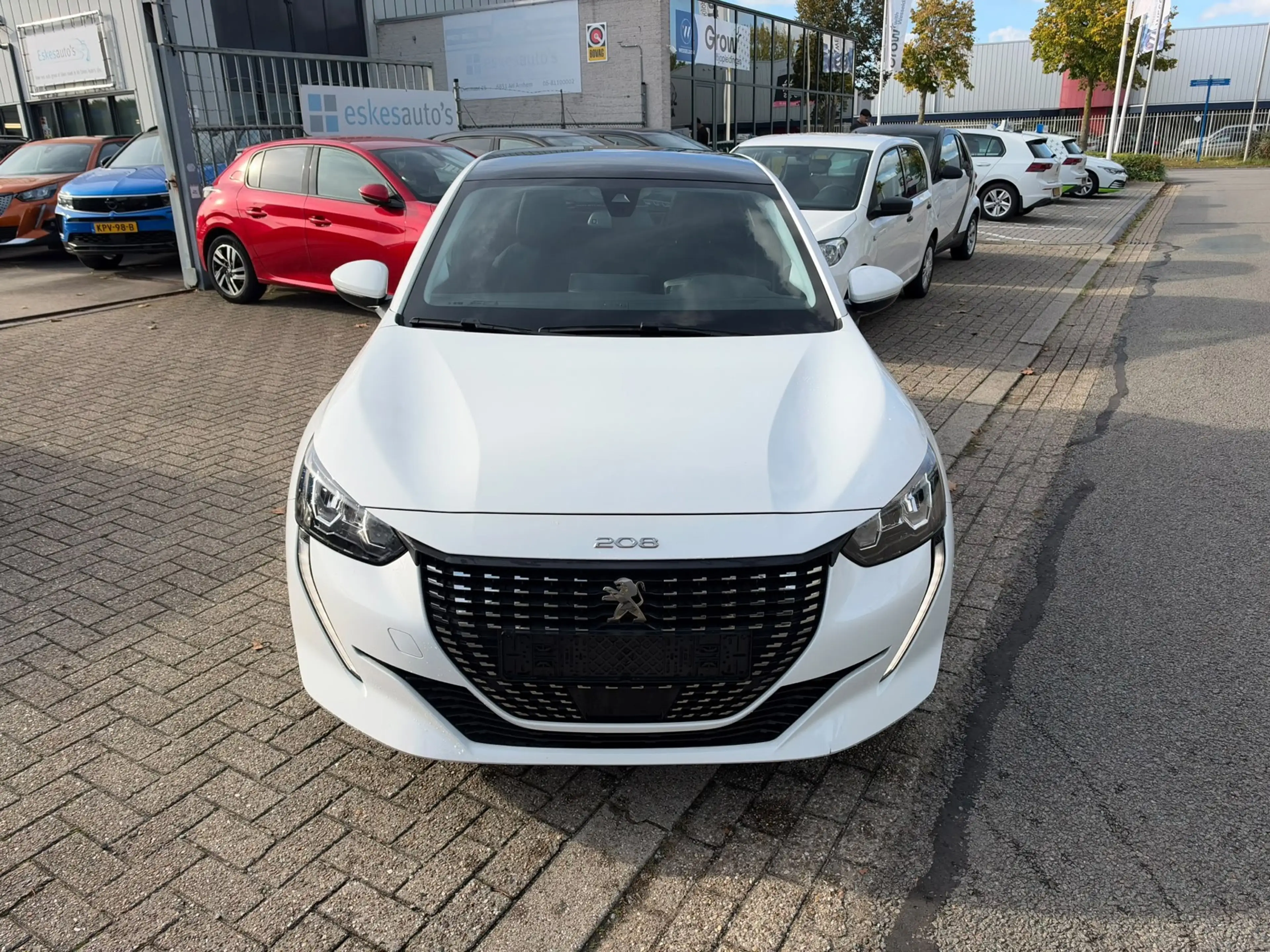 Peugeot 208 1.2 PureTech Allure,Panodak, Navi, Camera, Keyless — photo 4