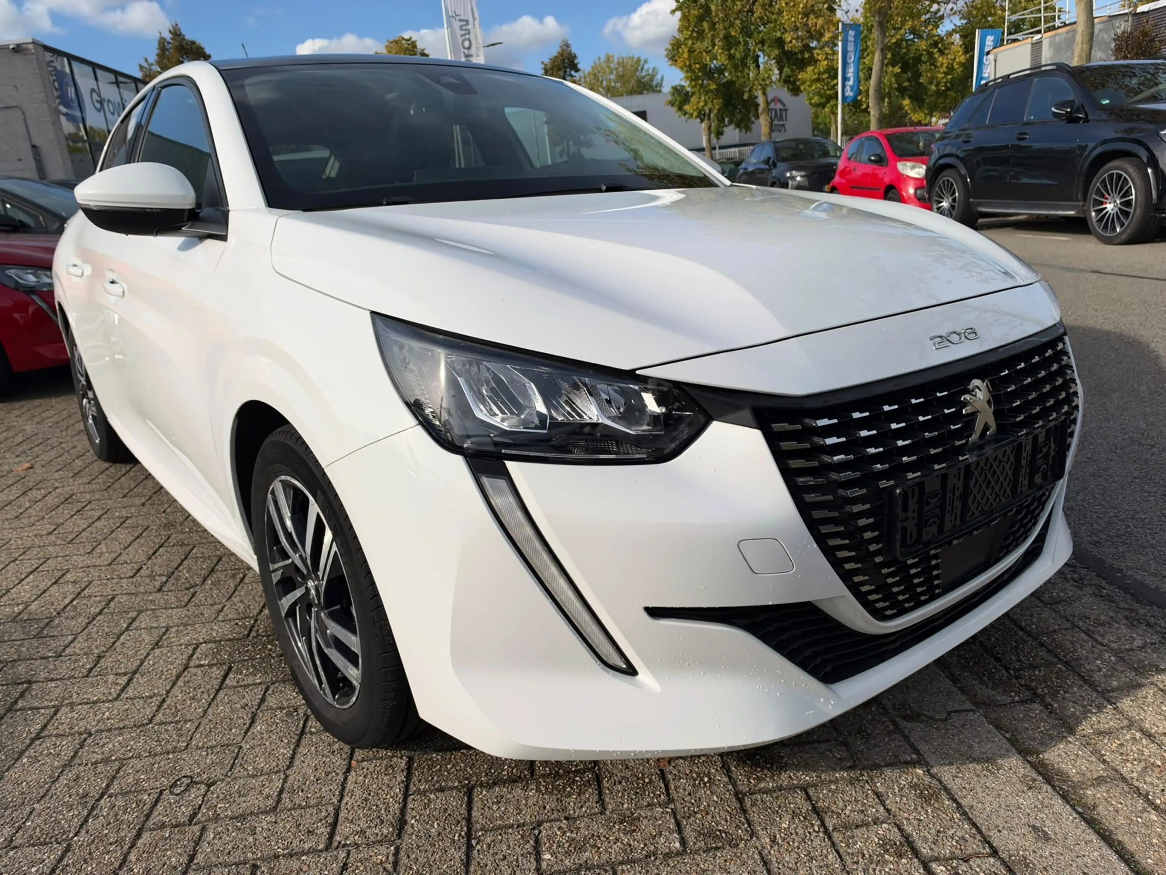 Peugeot 208 1.2 PureTech Allure,Panodak, Navi, Camera, Keyless — photo 22
