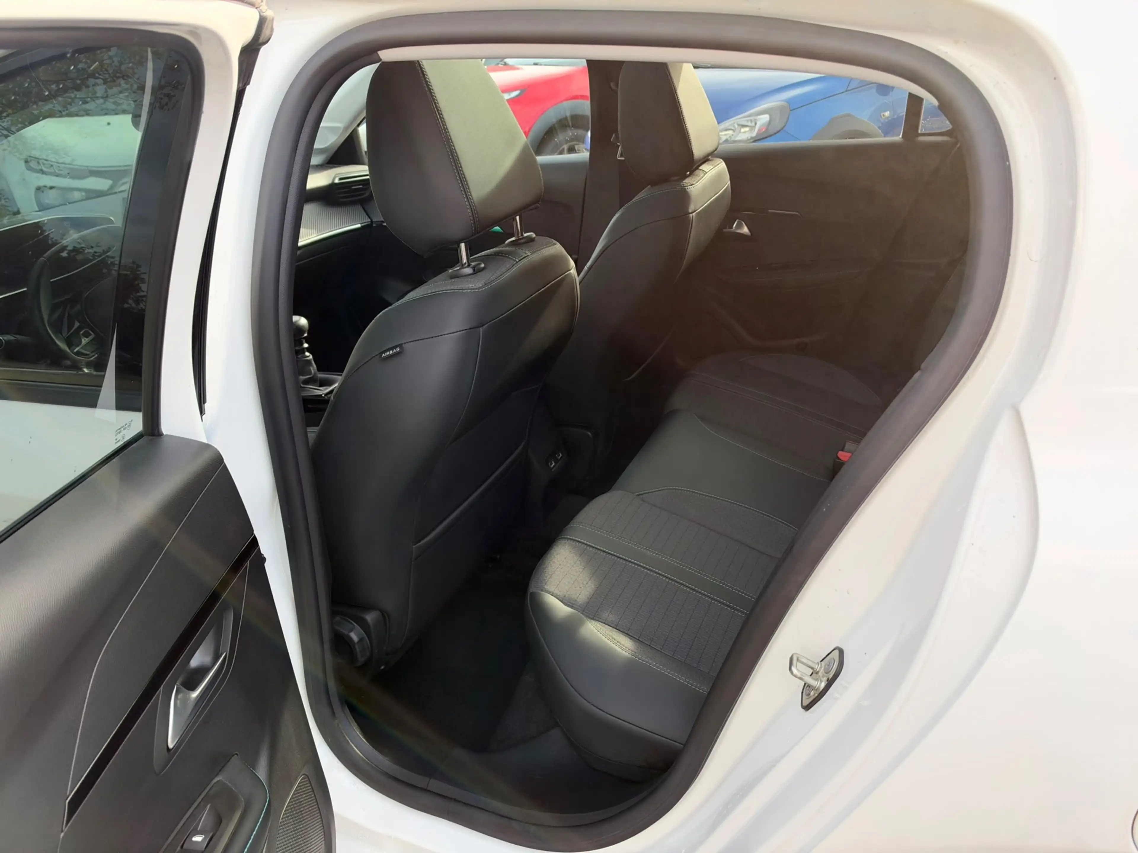 Peugeot 208 1.2 PureTech Allure,Panodak, Navi, Camera, Keyless — photo 11