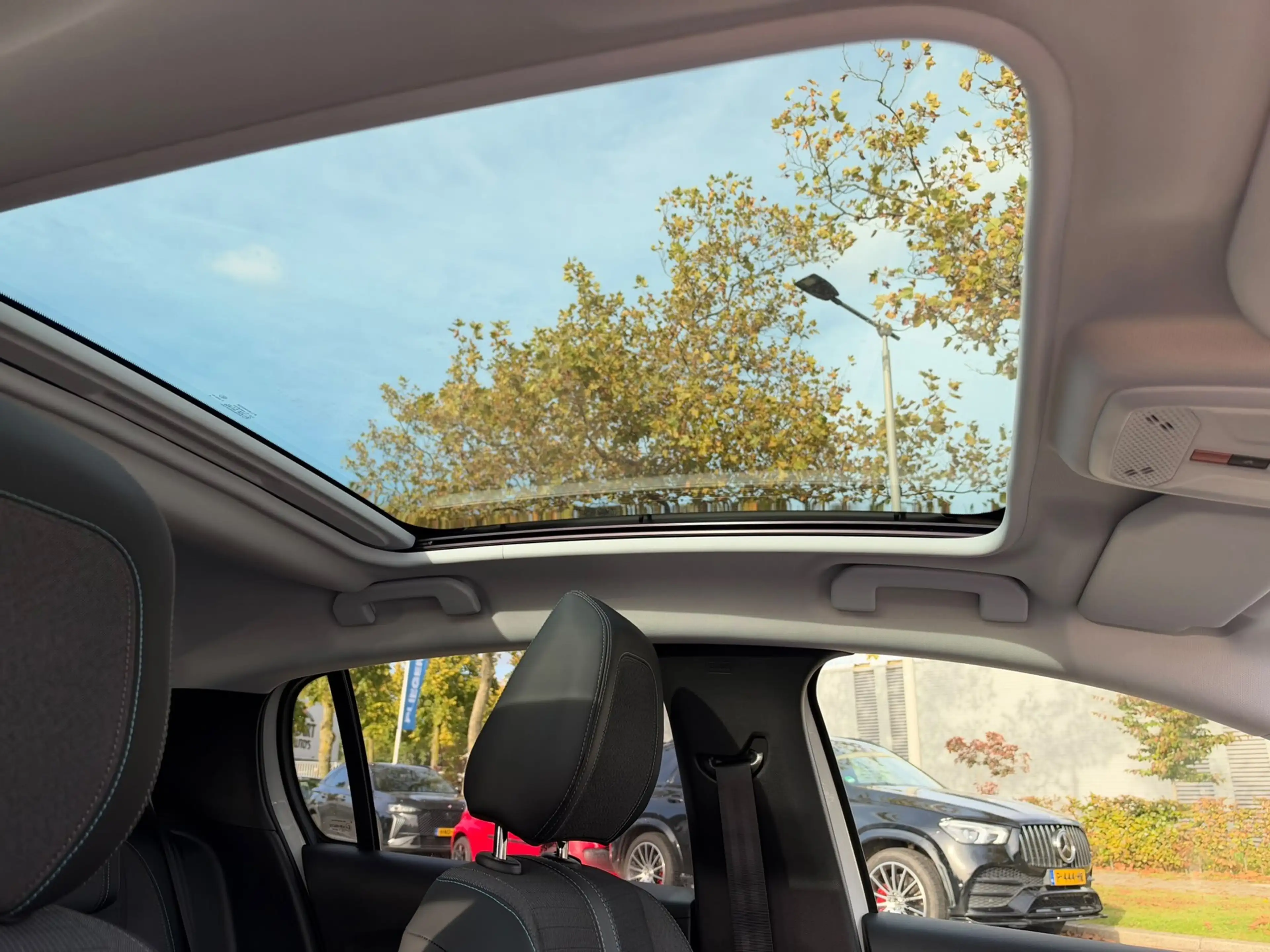 Peugeot 208 1.2 PureTech Allure,Panodak, Navi, Camera, Keyless — photo 14