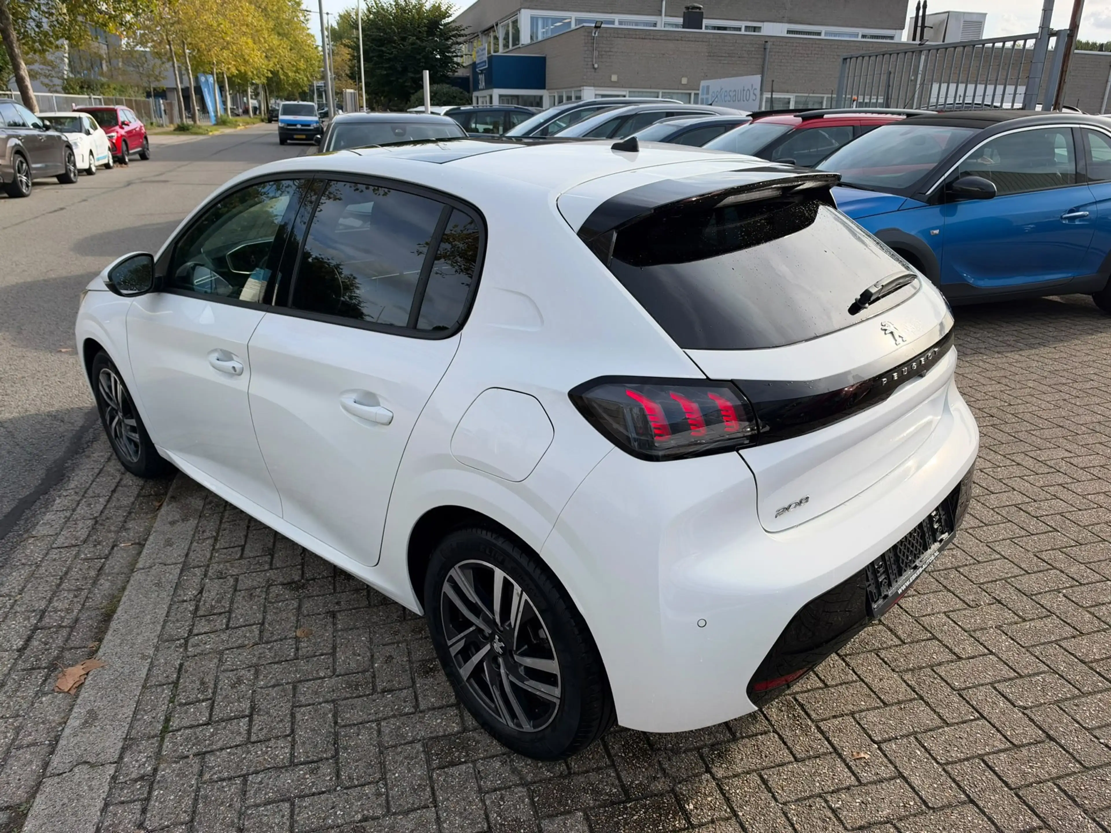 Peugeot 208 1.2 PureTech Allure,Panodak, Navi, Camera, Keyless — photo 7